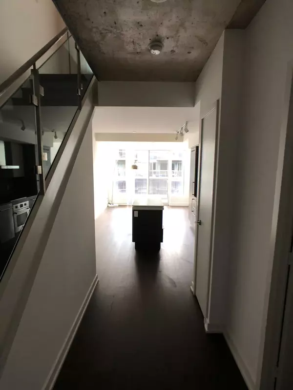 Toronto C01, ON M6K 3N3,1030 King ST W #Lph33