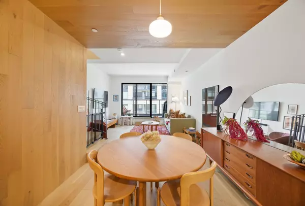 Toronto C01, ON M6J 3C2,45 Dovercourt RD #301