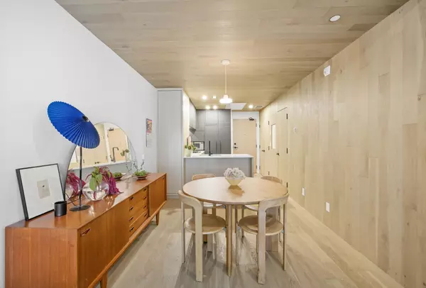 45 Dovercourt RD #301, Toronto C01, ON M6J 3C2