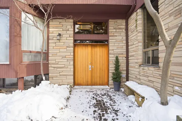 Toronto C13, ON M3A 3J7,61 Valentine DR