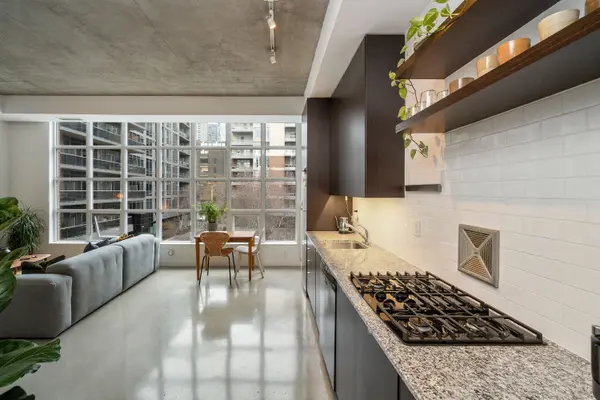 Toronto C01, ON M5V 2L2,19 Brant ST #309