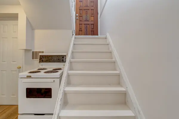 Toronto C01, ON M6H 1G1,90 Muir AVE #Basement