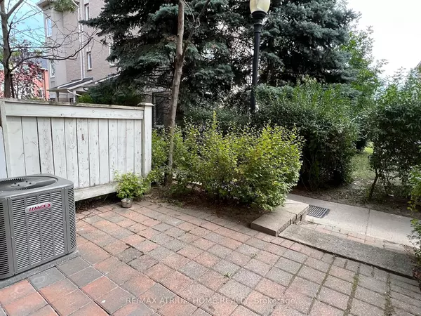 Toronto E11, ON M1B 5Z2,19 Rosebank DR #1611