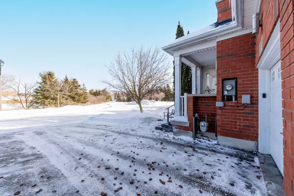 Oshawa, ON L1K 0G8,1362 Livesey CT