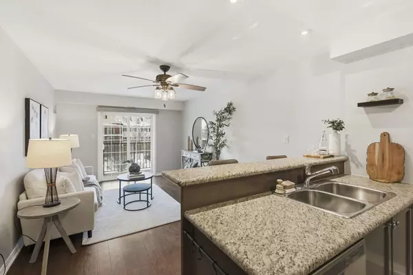 Clarington, ON L1B 0B6,55 Shipway AVE #305