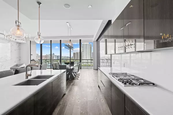 Aventura, FL 33180,3300 NE 188th St #UPH09