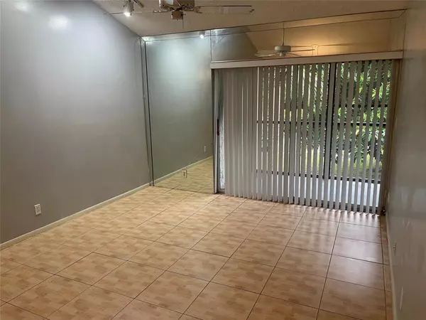 Oakland Park, FL 33309,3083 N Oakland Forest DR #308