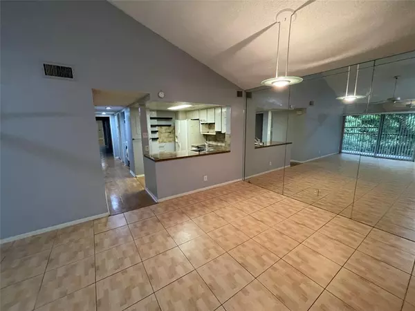 Oakland Park, FL 33309,3083 N Oakland Forest DR #308