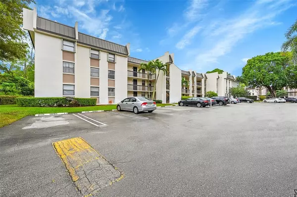 Coral Springs, FL 33065,8415 Forest Hills Dr #305