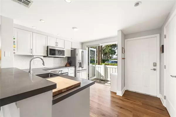 Boca Raton, FL 33487,998 E Jeffery St