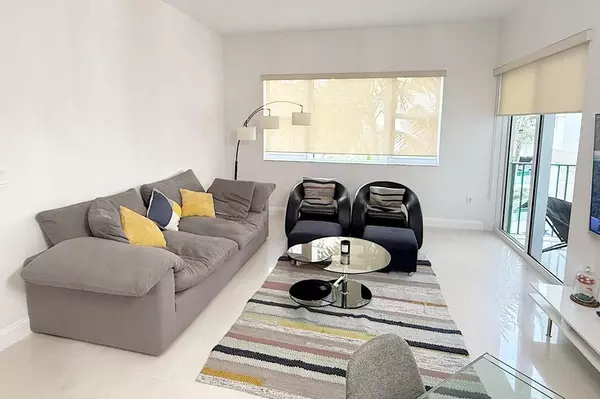 Miami, FL 33180,19900 E Country Club Dr #418