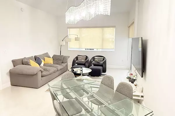 Miami, FL 33180,19900 E Country Club Dr #418