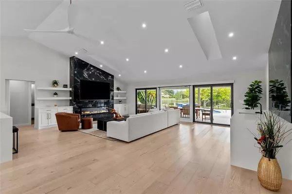 8611 Gullane Ct, Palm Beach Gardens, FL 33412