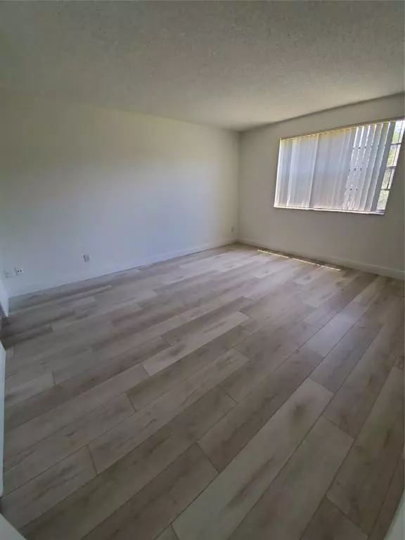 Coral Springs, FL 33071,8720 Shadow Wood Blvd #206