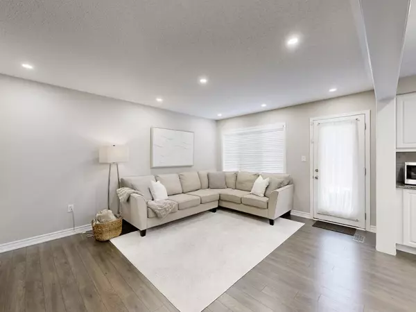 Aurora, ON L4G 0T2,89 Hutt CRES