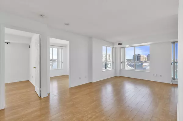 Richmond Hill, ON L4B 4N2,3 Ellesmere ST #520