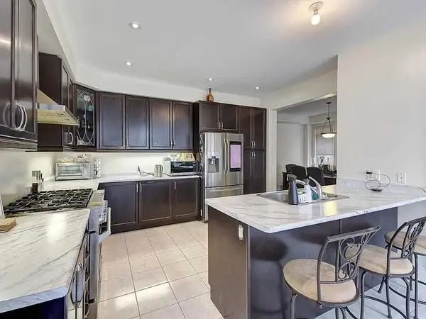 New Tecumseth, ON L9R 0T2,4 Parker LN