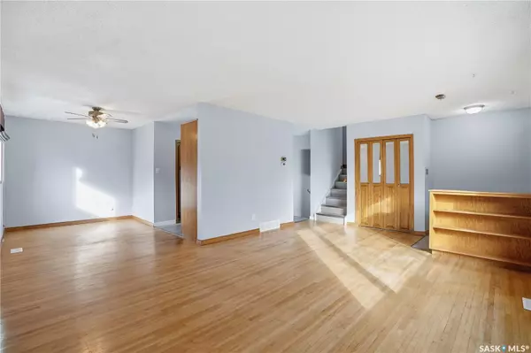 Regina, SK S4R 4A3,128 Yarnton CRESCENT