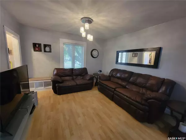 Unity, SK S0K 4L0,297 4th AVENUE E