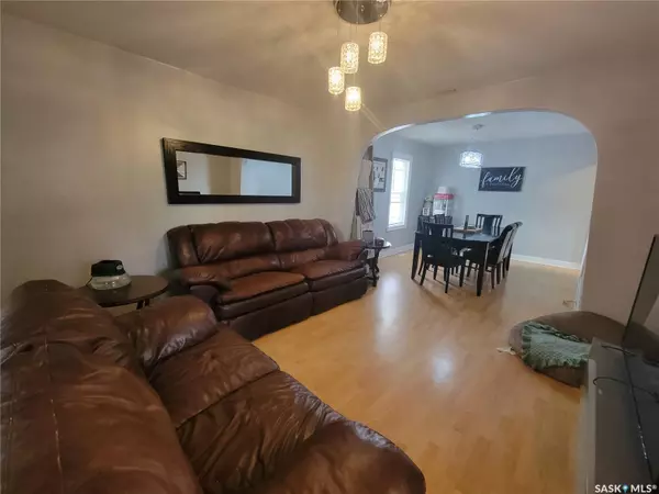 Unity, SK S0K 4L0,297 4th AVENUE E