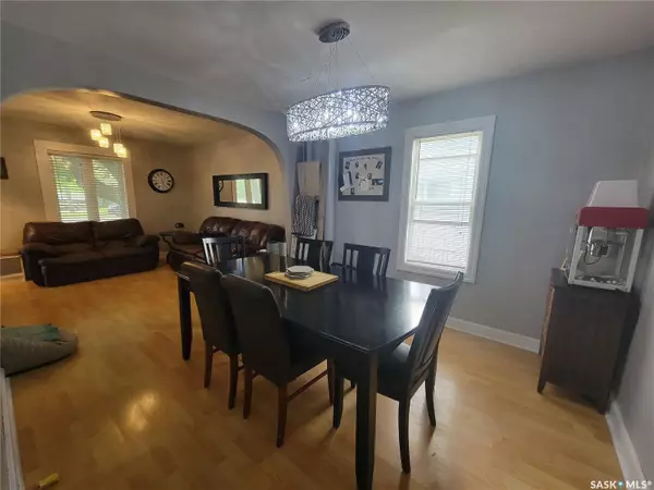 Unity, SK S0K 4L0,297 4th AVENUE E