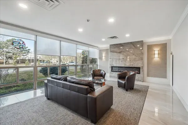 Burlington, ON L7L 3V8,5090 Pinedale AVE #1105