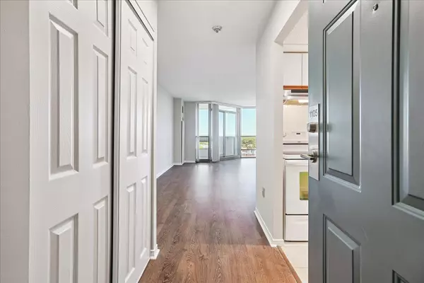 Burlington, ON L7L 3V8,5090 Pinedale AVE #1105