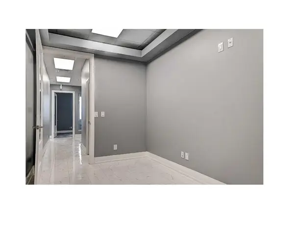 218 Export BLVD #301, Mississauga, ON L5A 0S7