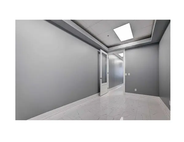 218 Export BLVD #301, Mississauga, ON L5A 0S7