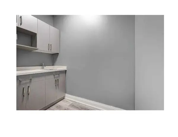 218 Export BLVD #301, Mississauga, ON L5A 0S7