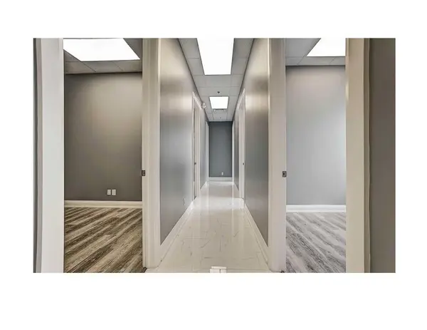 218 Export BLVD #301, Mississauga, ON L5A 0S7