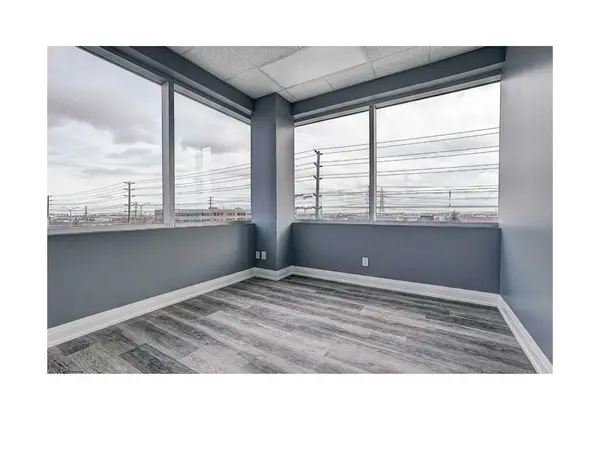 218 Export BLVD #301, Mississauga, ON L5A 0S7