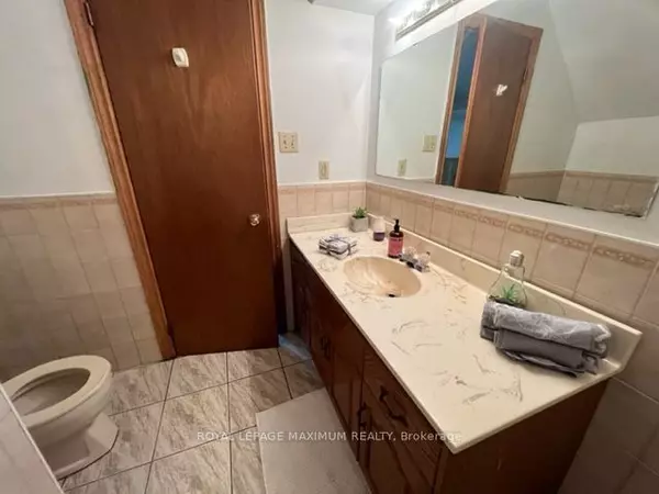 Toronto W10, ON M9V 4Y2,48 Plowshare CRES #Lower