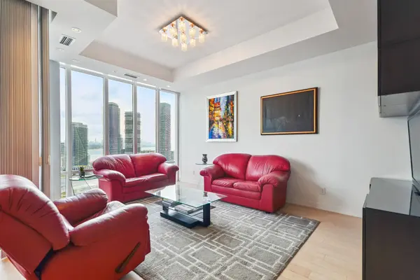 88 Park Lawn RD #2906, Toronto W06, ON M8Y 0B5