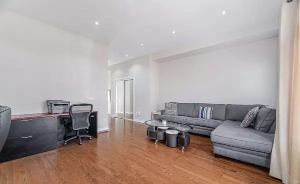 Brampton, ON L6R 3T4,2530 Countryside DR #5