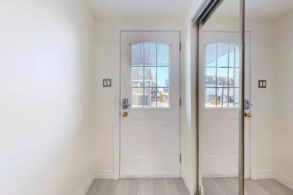 Mississauga, ON L5C 1K6,830 Westlock RD #14A