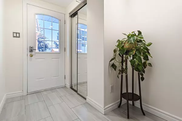 Mississauga, ON L5C 1K6,830 Westlock RD #14A