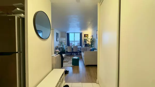 Toronto W05, ON M9L 2K2,2835 Islington AVE #910