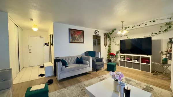 Toronto W05, ON M9L 2K2,2835 Islington AVE #910