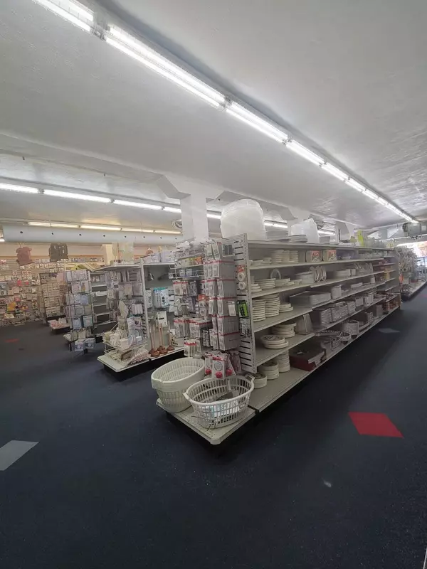 Halton Hills, ON L7J 1W1,8 Main ST N