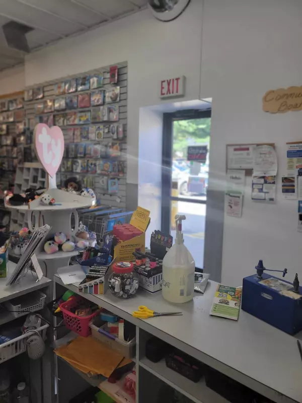 Halton Hills, ON L7J 1W1,8 Main ST N