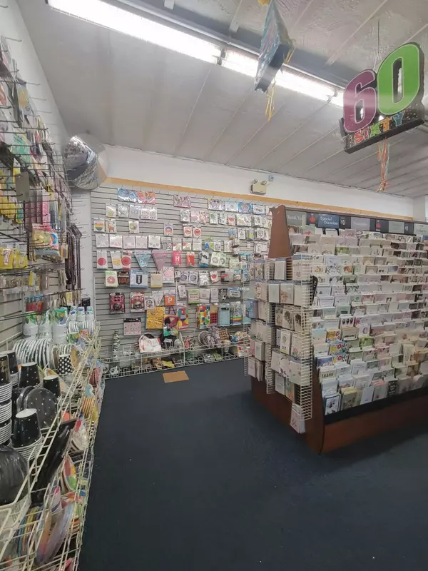 Halton Hills, ON L7J 1W1,8 Main ST N