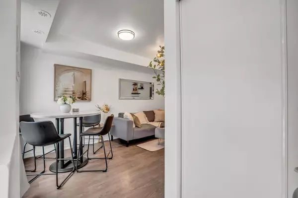 Toronto W08, ON M9C 0C1,7 Applewood LN #228