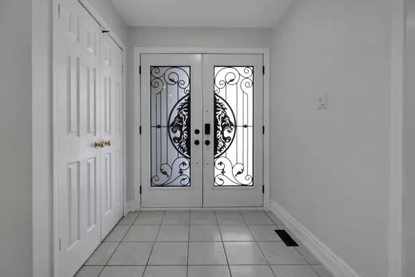 Brampton, ON L6Y 5E4,49 Sterritt DR