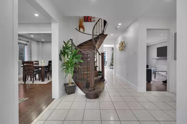 Brampton, ON L6Y 5E4,49 Sterritt DR