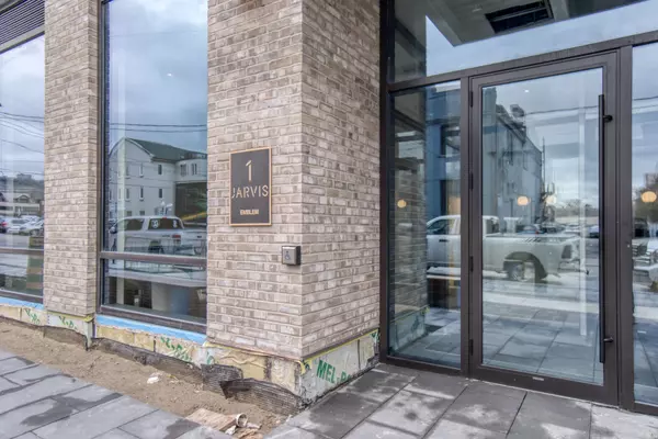 Hamilton, ON L8R 3J2,1 Jarvis ST E #826