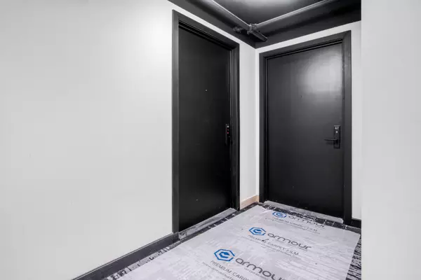 Hamilton, ON L8R 3J2,1 Jarvis ST E #826