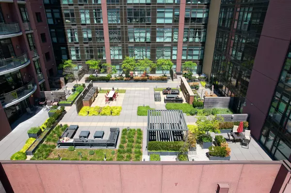 Hamilton, ON L9G 3V8,112 King ST E #Unit 611