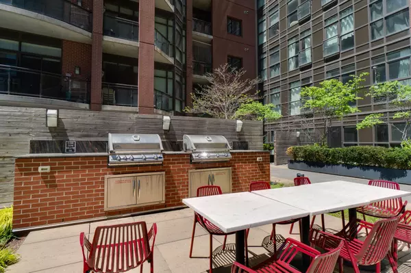 Hamilton, ON L9G 3V8,112 King ST E #Unit 611