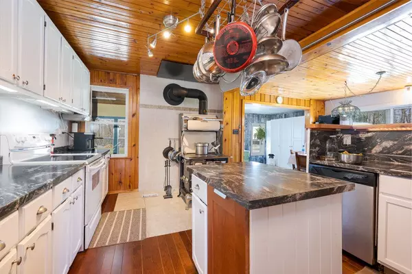 Lanark Highlands, ON K0G 1K0,9754 511 HWY N